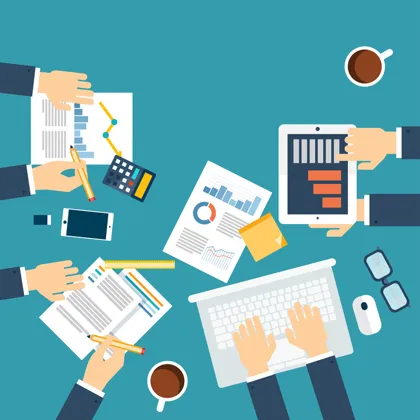 Immagine di professionisti con documenti e grafici